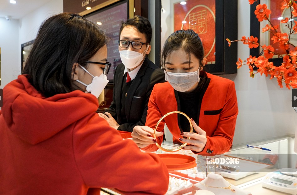 Giá vàng trong nước đi ngang bất chấp thị trường thế giới sụt giảm. Ảnh minh họa: Phan Anh