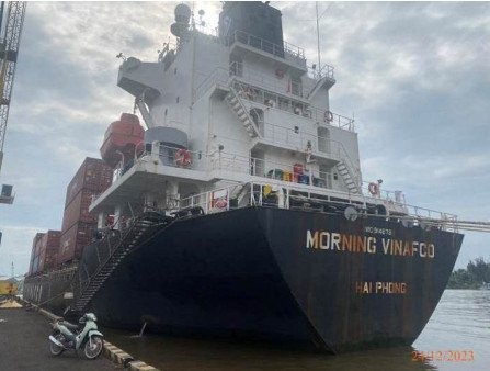 Cục Hàng hải đã vào cuộc chỉ đạo làm rõ vụ Tàu Morning Vinafco làm rơi pin xuống biển. Ảnh chụp từ báo cáo của Cảng vụ Hàng hải TP Hồ Chí Minh