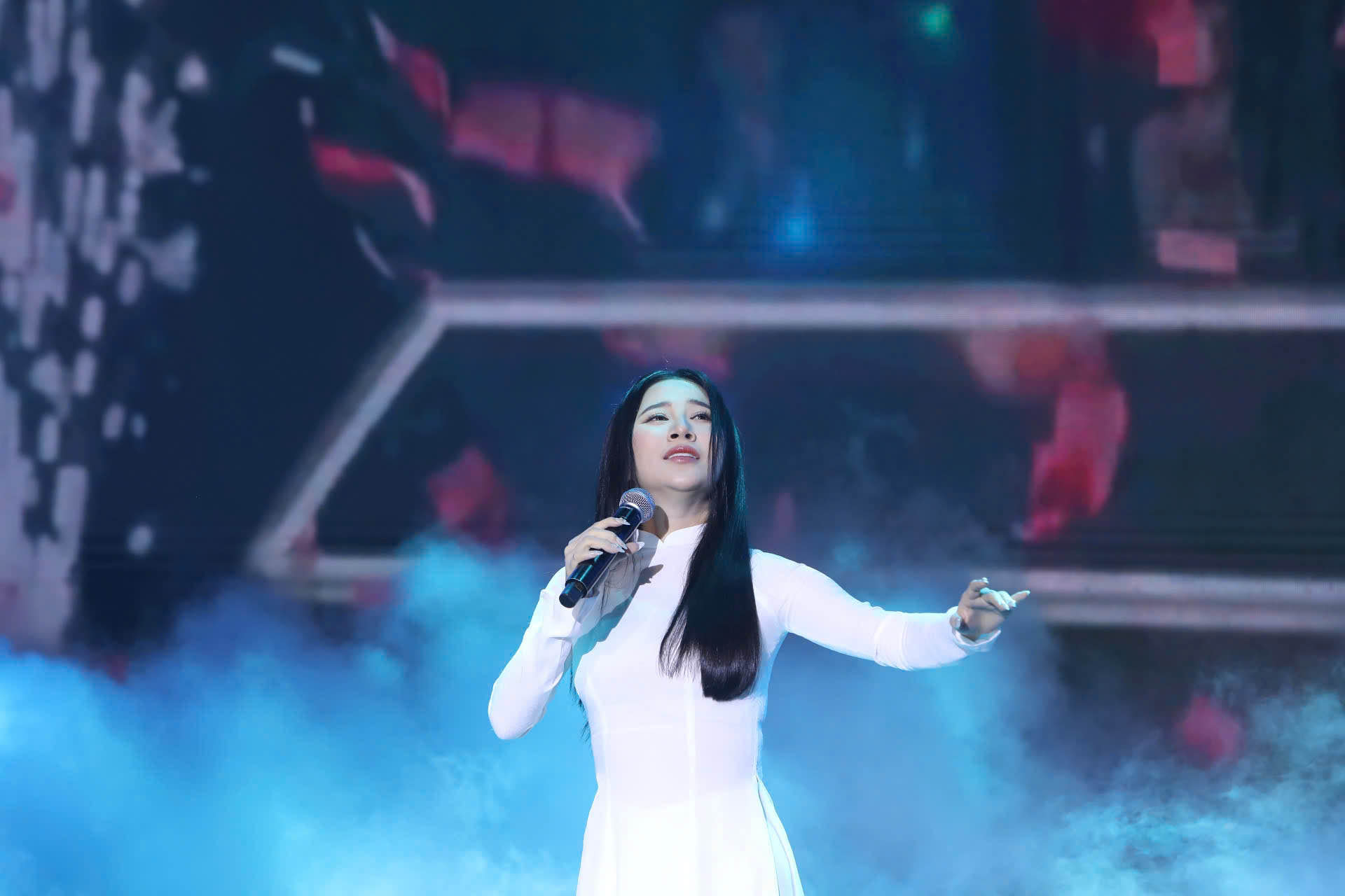 Ca sĩ Tố My thể hiện nhạc phim "Hai Muối". Ảnh: NVCC