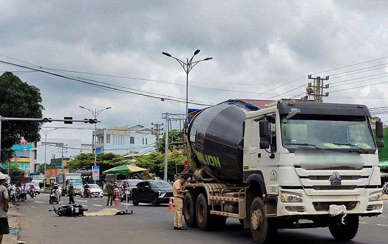 Hiện trường vụ tai nạn giao thông khiến ông Nguyễn Văn L (70 tuổi) tử vong tại chỗ. Ảnh: Công an cung cấp