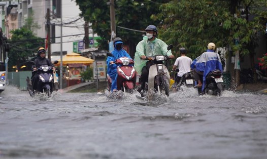 Mưa dông kèm triều cường sẽ xảy ra ở khu vực TPHCM. Ảnh: Nguyên Chân