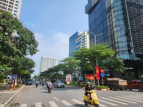 Đường Phạm Văn Bạch - nơi thí điểm triển khai giao thông thông minh tại Hà Nội. Ảnh: Minh Hạnh 