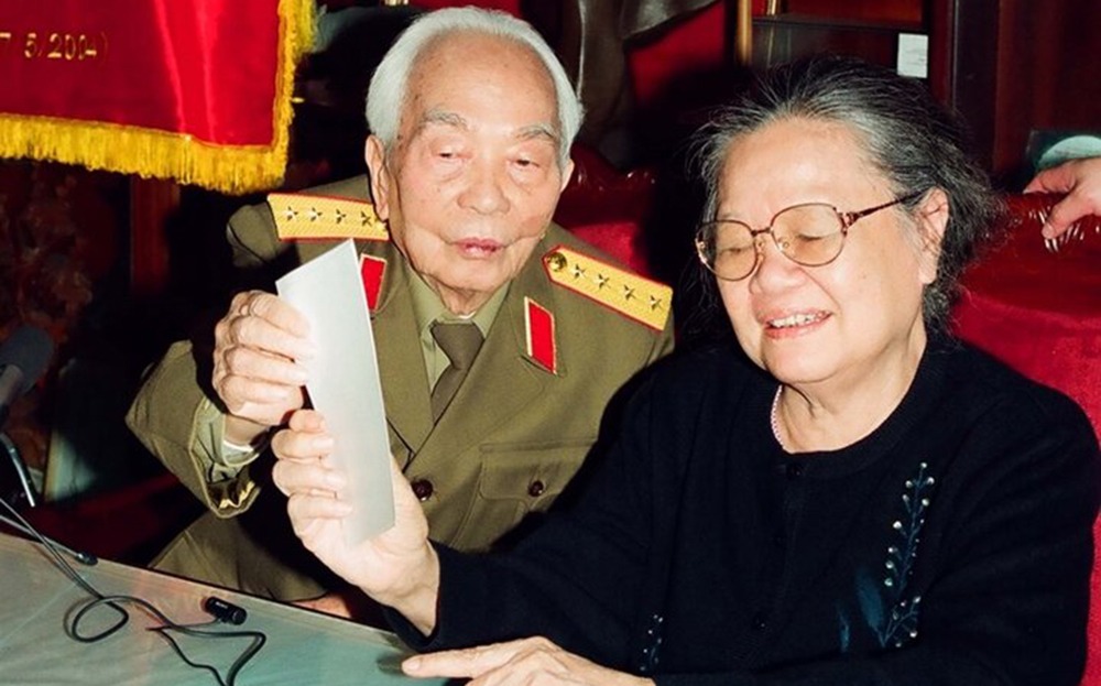 Khoảnh khắc bình dị của Đại tướng Võ Nguyên Giáp và phu nhân Đặng Bích Hà lúc sinh thời. Ảnh: Nghệ sĩ nhiếp ảnh Trần Hồng
