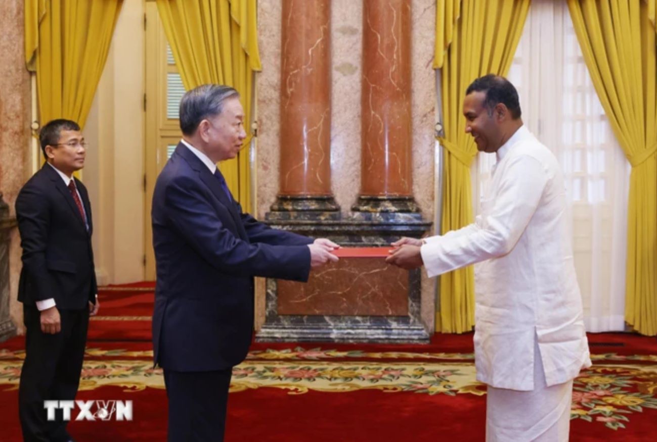 Tổng Bí thư, Chủ tịch nước Tô Lâm tiếp Đại sứ Sri Lanka tại Việt Nam Poshitha Perera đến trình Quốc thư. Ảnh: TTXVN
