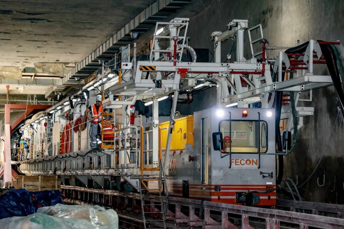Robot TBM dài hơn 100m, đang khoan ngầm dưới ga S9 - Kim Mã (dự án đường sắt đô thị Nhổn - ga Hà Nội). Ảnh: Phạm Đông