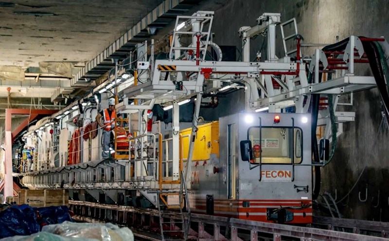 Robot TBM dài hơn 100m, đang khoan ngầm dưới ga S9 - Kim Mã (dự án đường sắt đô thị Nhổn - ga Hà Nội). Ảnh: Phạm Đông