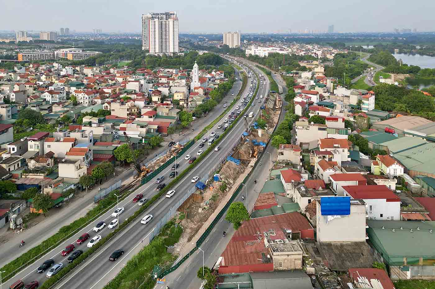 Công trường gói thầu số 3 tại khu vực nút giao Vành đai 3 (quận Hoàng Mai, Hà Nội). Ảnh: Hữu Chánh