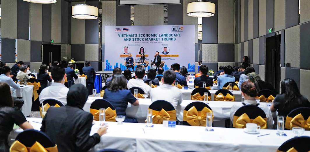 Đại diện BIDV và các Chuyên gia Kinh tế chia sẻ tại Hội thảo. Ảnh: BIDV