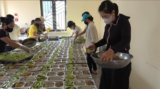 Tấm lòng người giáo viên trong vùng lũ lụt