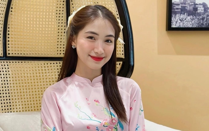 Hòa Minzy có ý định nhận nuôi bé gái ở Làng Nủ. Ảnh: Facebook nhân vật