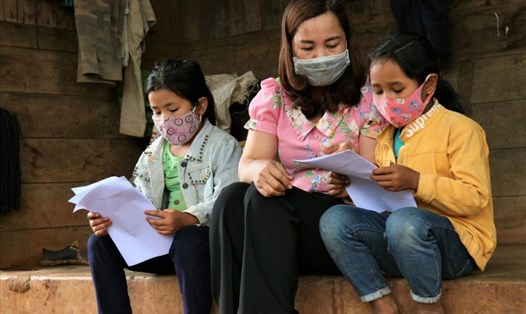 Nhiều giáo viên ở địa bàn tỉnh Đắk Lắk lo lắng khi bị truy thu số tiền phụ cấp ưu đãi đã nhận trong hơn 3 năm trở lại đây. Ảnh: Bảo Trung