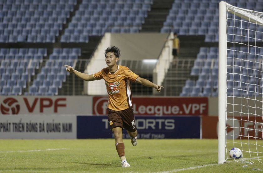 Chân sút trẻ Trần Gia Bảo cần được giữ trên mặt đất và tiếp tục rèn luyện. Ảnh: Viết Định