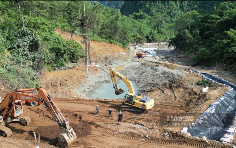 Vụ vỡ đập bùn thải quặng kẽm chì ở Bắc Kạn khiến nhiều hộ dân có nguy cơ mất sinh kế. Ảnh: Việt Bắc.