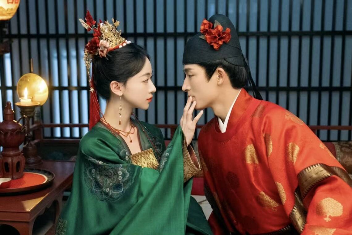 Ngô Cẩn Ngôn và Vương Tinh Việt trong "Mặc vũ vân gian". Ảnh: Nhà sản xuất