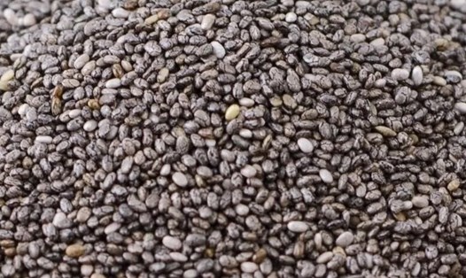 Uống hạt chia có thể giúp hạ đường huyết. Ảnh: Kiều Vũ