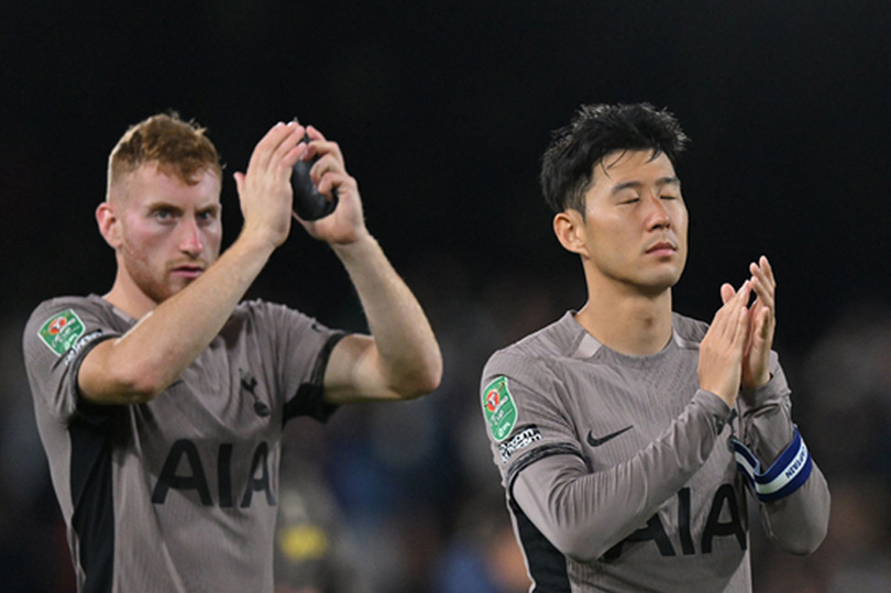 Các cầu thủ Tottenham thất vọng sau khi bị loại khỏi League Cup mùa trước. Ảnh: AFP