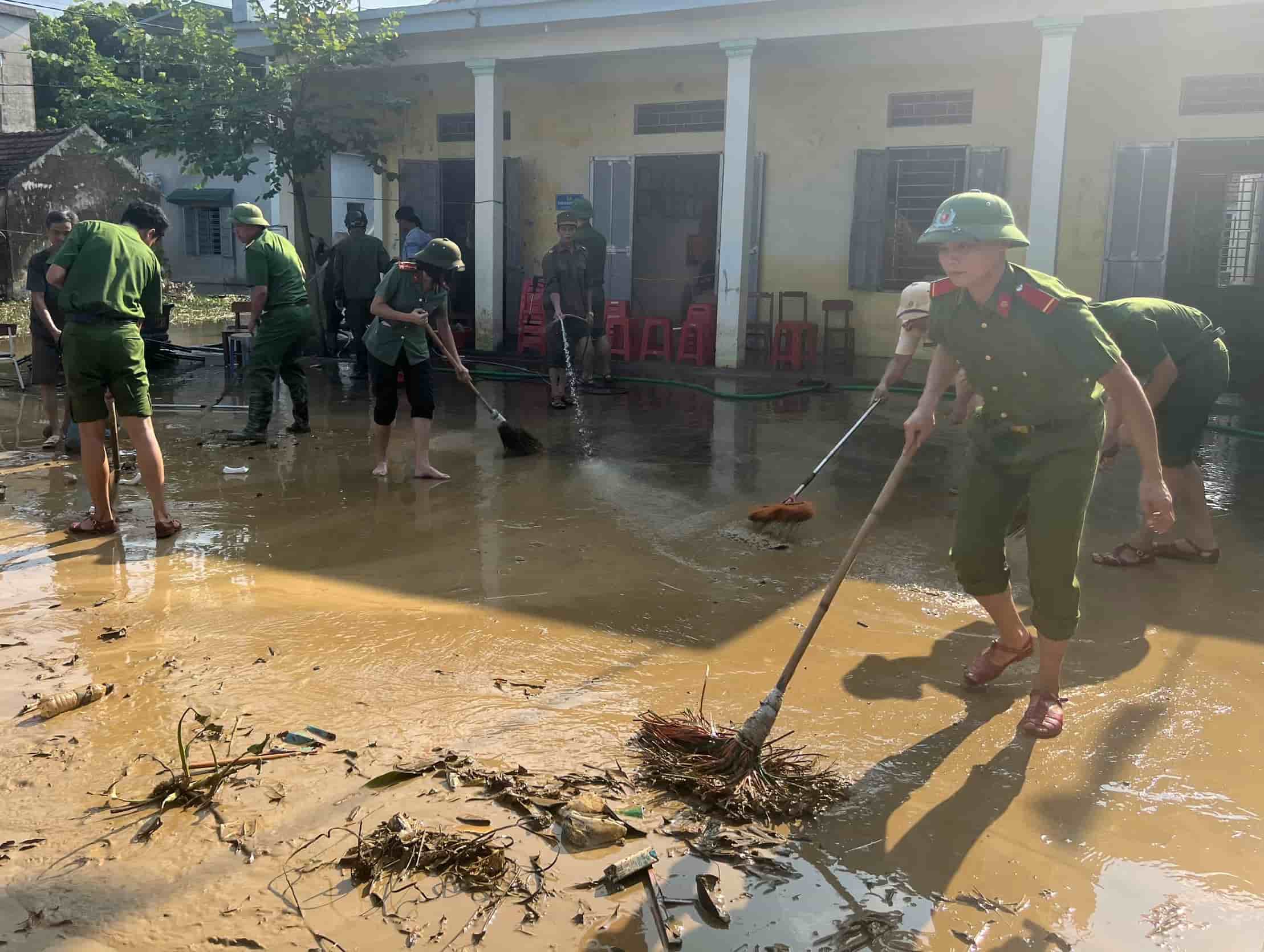 Anh huong cua bao so 3 (bao Yagi) da khien hang nghin nha dan tai huyen Nho Quan (Ninh Binh) bi ngap sau trong nuoc. Anh: Nguyen Truong