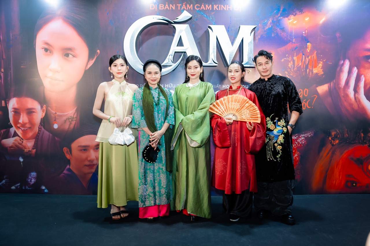 Dàn sao dự ra mắt phim điện ảnh Cám. Ảnh: NSX.