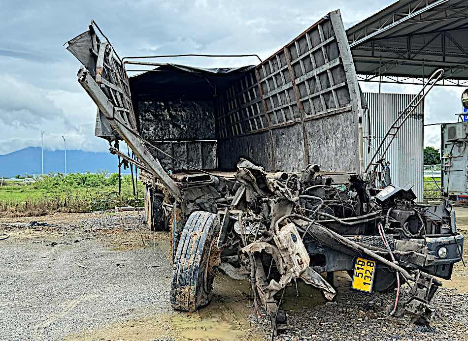 Xe tai sau khi keo roi khoi hien truong. Anh: Duy Tuan 