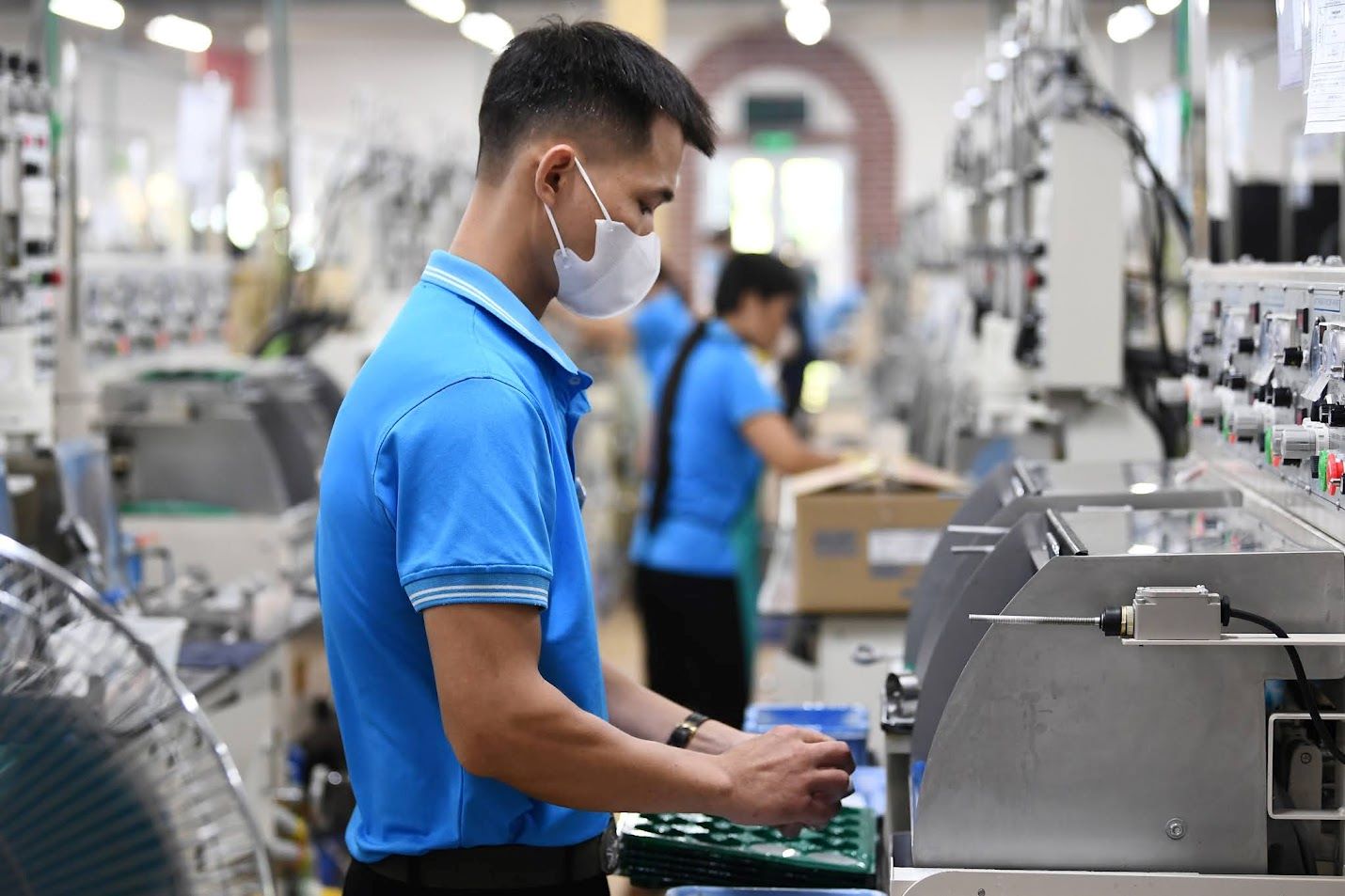 Hoạt động sản xuất tại Công ty R Vietnam Hòa Bình (vốn FDI Nhật Bản). Ảnh: Hải Nguyễn