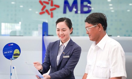 MB triển khai gói vay 2000 tỷ đồng hỗ trợ tái thiết cuộc sống cho khách hàng ảnh hưởng vùng bão lũ. Ảnh: MB