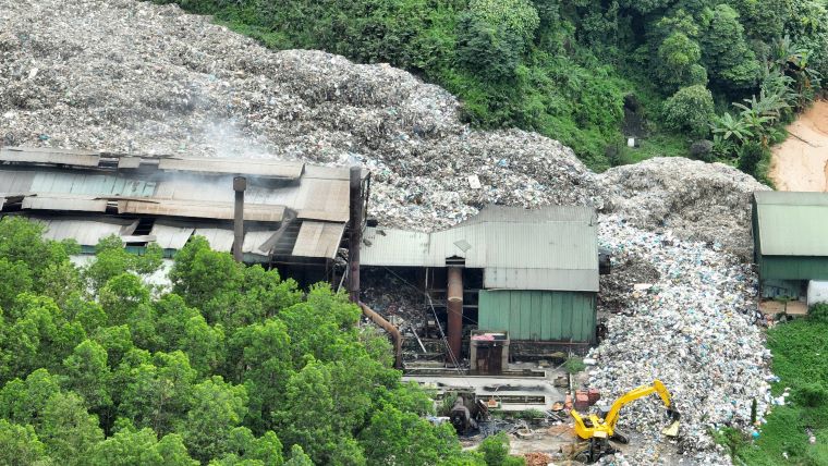 Không chỉ nợ lương người lao động, nhà máy còn tạm ngưng đốt rác. Ảnh: Hoài Thanh