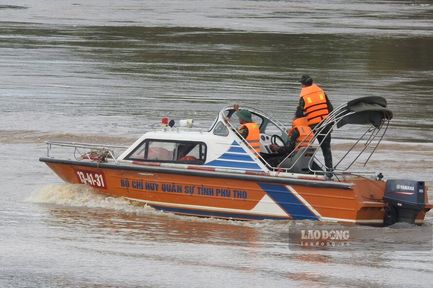 Cong tac tim kiem nan nhan mat tich cung dang duoc trien khai. Anh: To Cong.