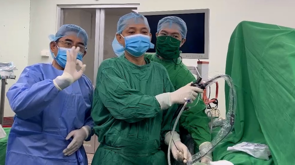 Tán sỏi thận bằng ống nội soi mềm ở Cần Thơ. 