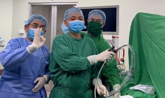Tán sỏi thận bằng ống nội soi mềm ở Cần Thơ.