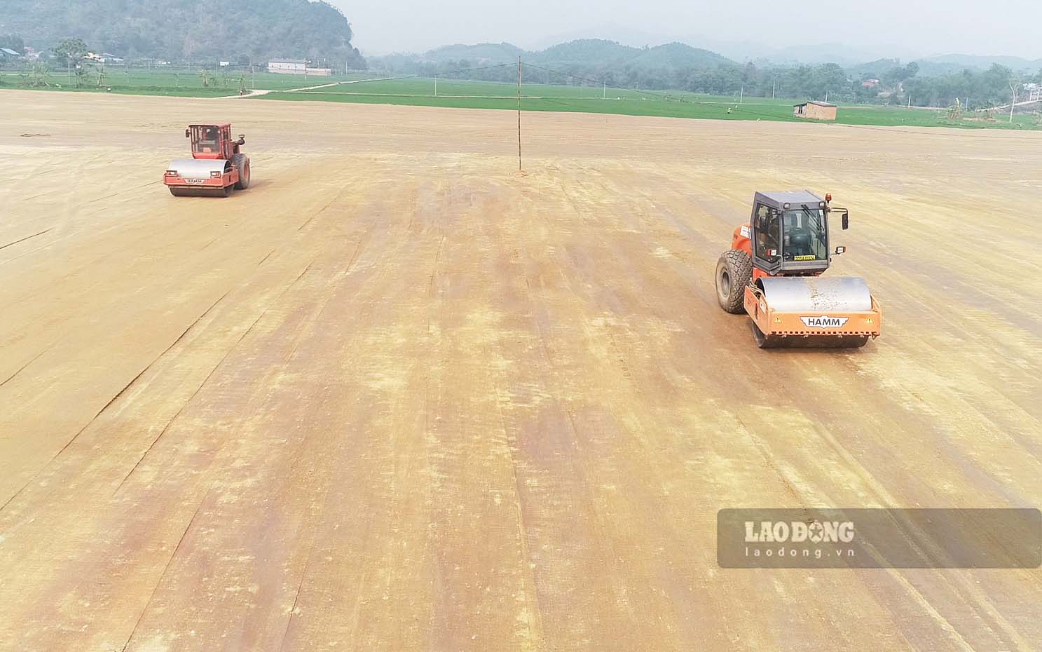 Chi Hoang Thi Lien (xa Tan Duong) cho biet, hien tai nguoi dan dia phuong phai di cac huyen, tinh khac de lam cong nhan, co CCN nay thi do phai di xa vi co viec lam ngay tai dia phuong.