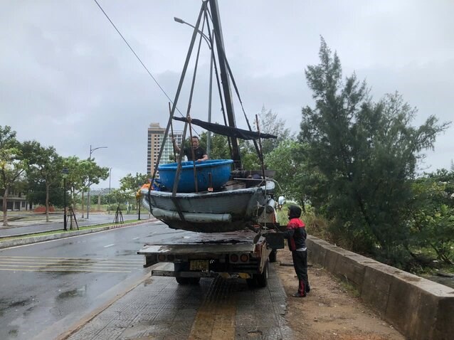 Ngư dân Đà Nẵng đưa tàu, thuyền tránh trú, neo đậu an toàn