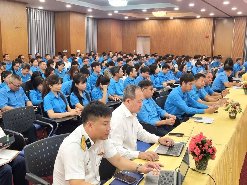 Các cán bộ công đoàn tham gia lớp bồi dưỡng. Ảnh: Nam Dương