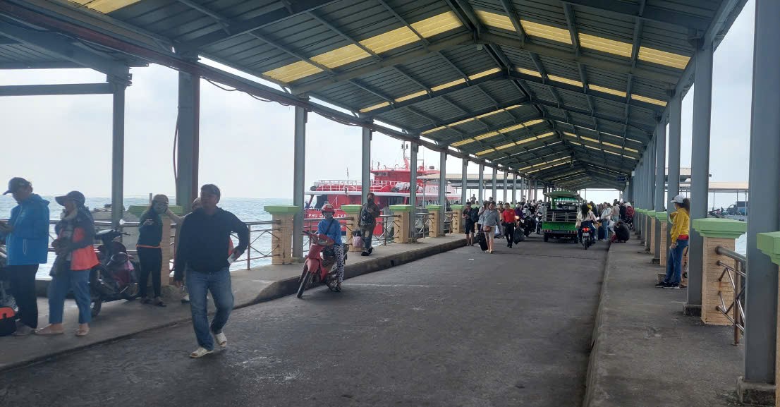 Tàu, phà chuyến Phú Quốc - Hà Tiên (và ngược lại) đã hoạt động lại. Ảnh: Xuân Nhi