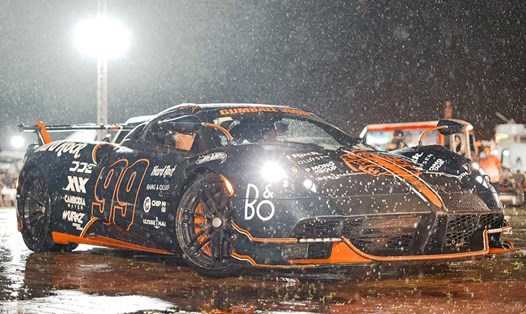 Đoàn Gumball 3000 đến Krabi (Thái Lan) dưới cơn mưa nặng hạt. Ảnh: Gumball 3000