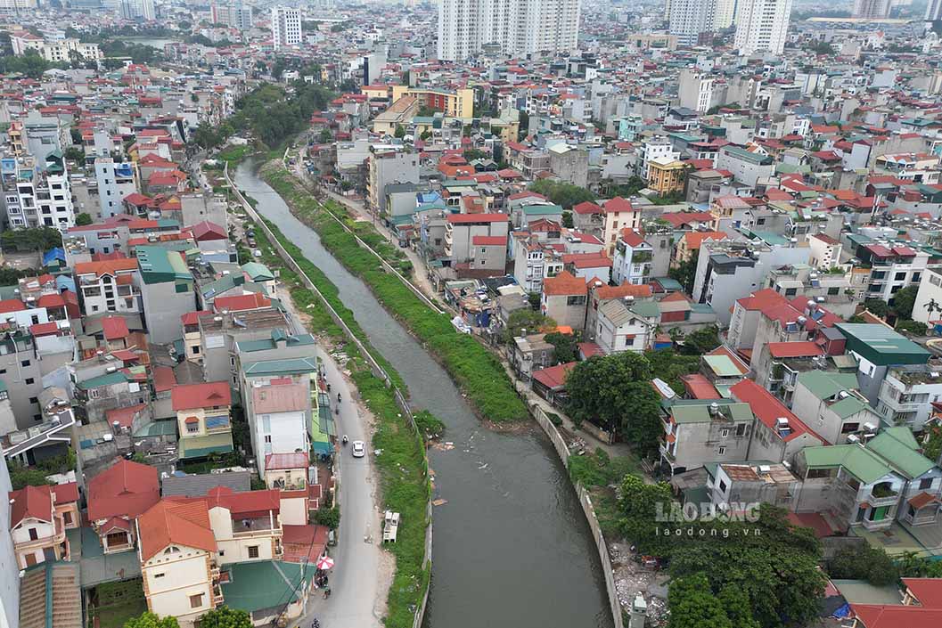 Duoc biet, du an cai thien he thong tieu nuoc khu vuc phia Tay TP Ha Noi gom co hai hang muc chinh la cong trinh dau moi Tram bom Yen Nghia va cung hoa kenh dan nuoc La Khe.