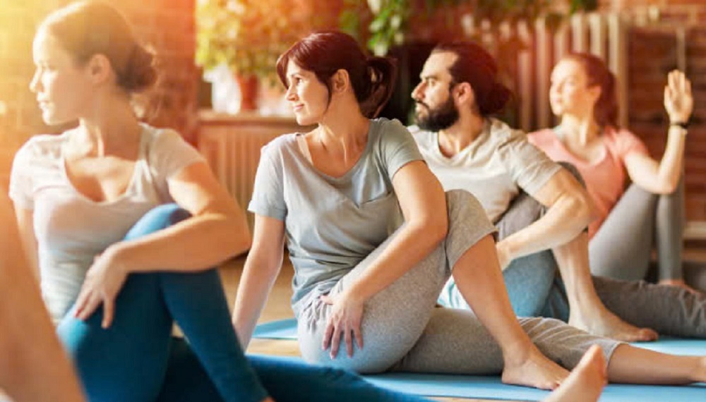 Tu the yoga xoan giup giam can. Anh: Theo Healthshots
