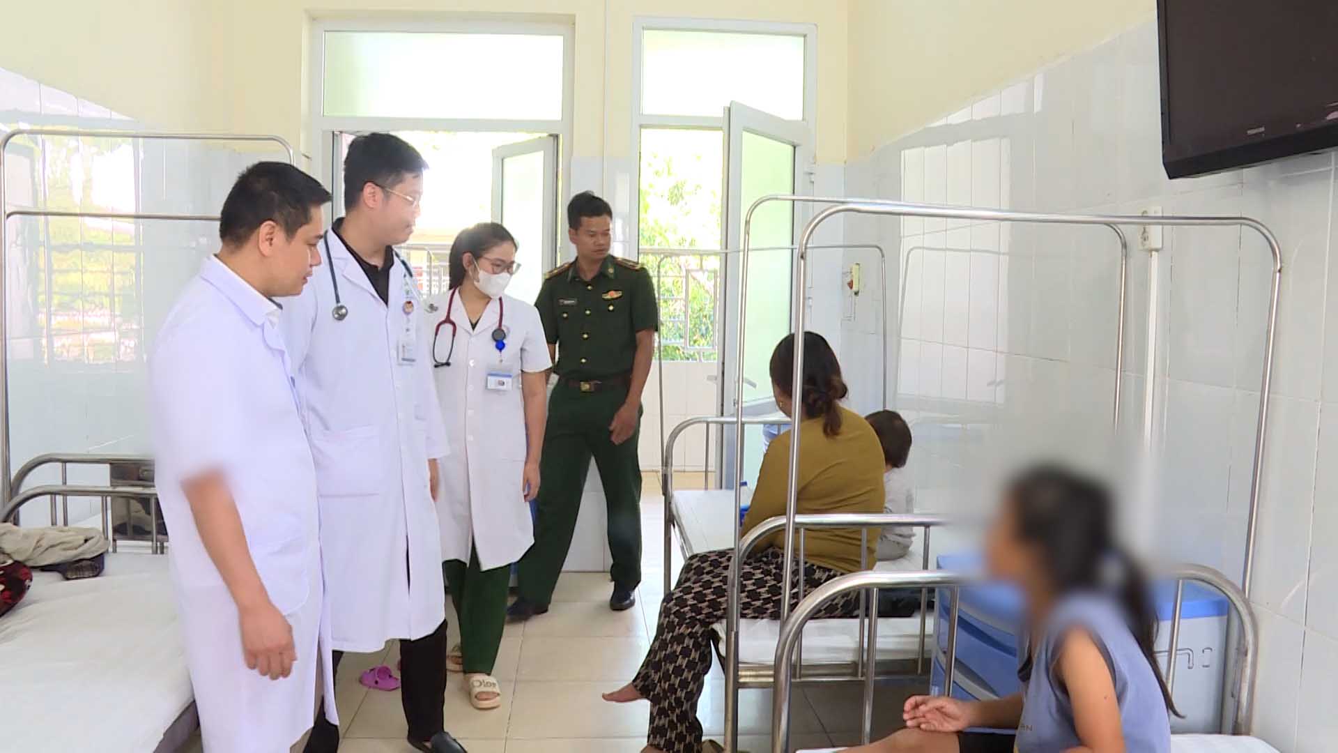 Kịp thời cứu 4 cháu bé người Lào bị ngộ độc nấm rừng