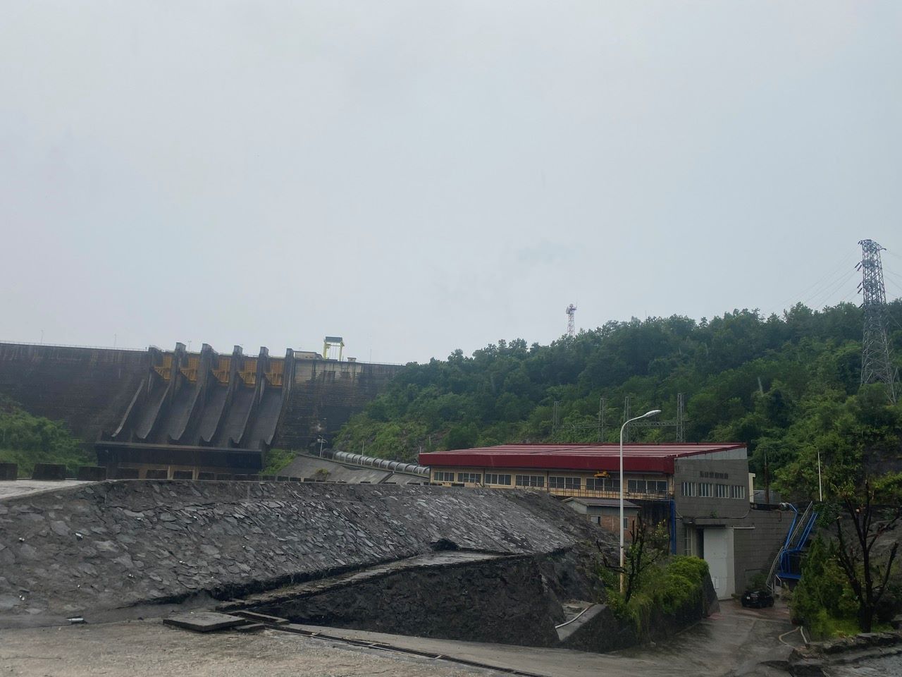 Thủy điện Bình Điền đang tích nước vận hành. Ảnh: H.Nguyên.