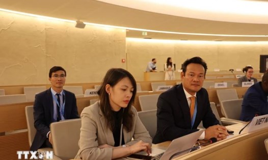 Đại sứ Mai Phan Dũng (phải). Ảnh: TTXVN