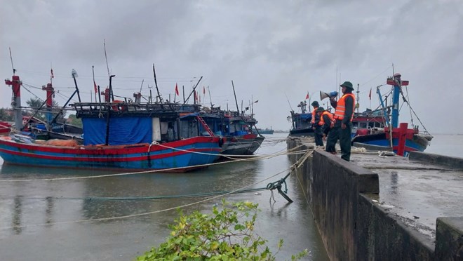 Hàng trăm người dân ở Huế sơ tán do bão số 4 đã trở về nhà