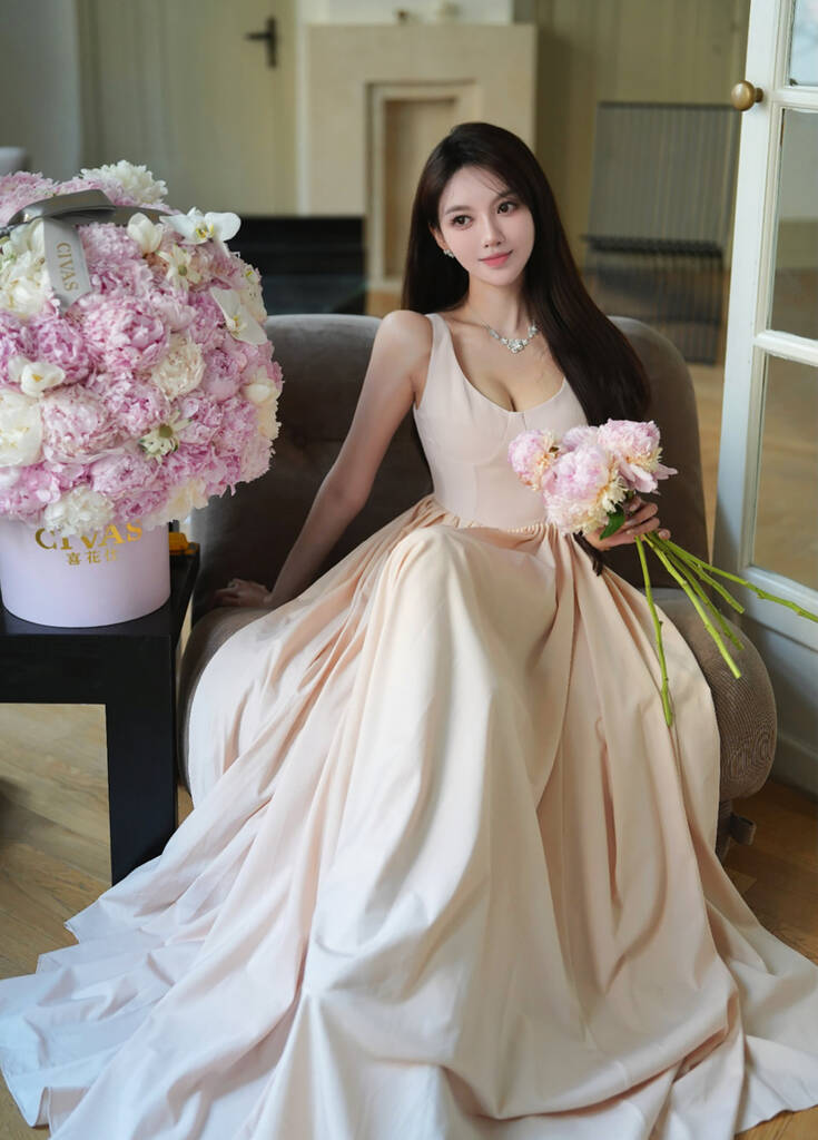 Nhan sắc Diệp Kha - bạn gái của Huỳnh Hiểu Minh. Ảnh: Weibo