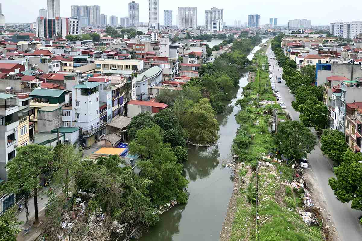 Hien du an con khoang 2,5 tren tong chieu dai 5,8 km kenh chua duoc UBND quan Ha Dong giai phong xong mat bang. Anh: Huu Chanh