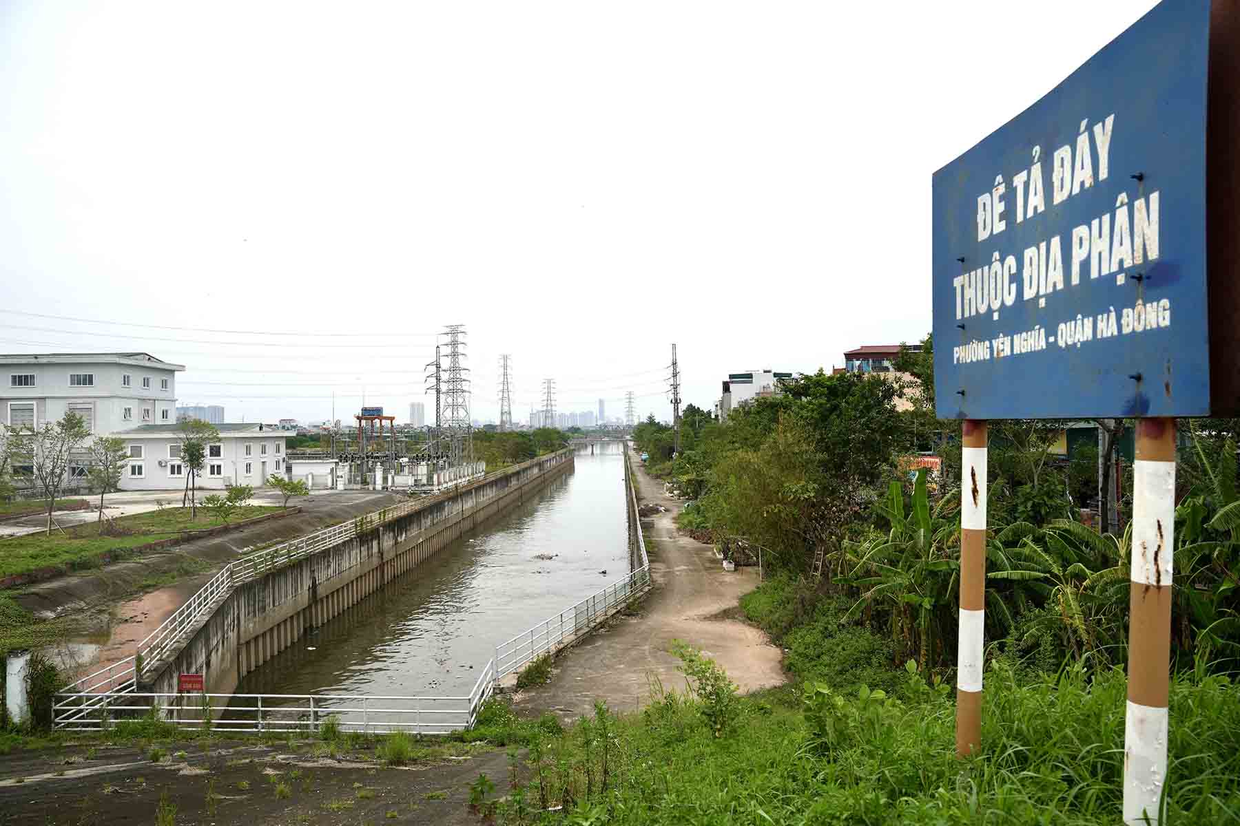 Tuy nhien, hien nay do nha may da xay dung xong nhung kenh dan nuoc xay dung chua xong nen nha may chua co nuoc de hoat dong het cong suat.