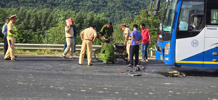 Cơ quan chức năng tỉnh Khánh Hòa đang điều tra nguyên nhân vụ tai nạn. Ảnh: Phương Linh