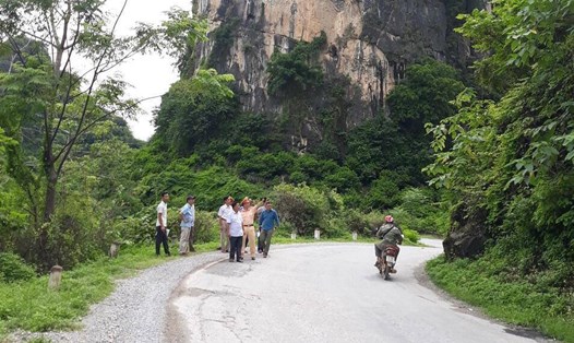 Cơ quan chức năng khảo sát, xử lý điểm đen mất an toàn giao thông trên Đường tỉnh 243, địa bàn huyện Hữu Lũng. Ảnh: Sở GTVT Lạng Sơn
