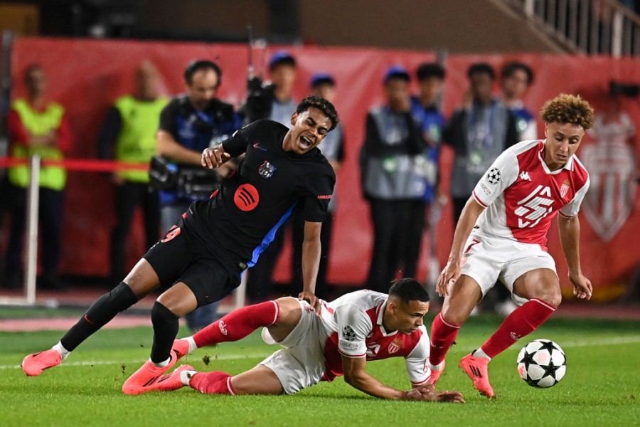 Lamine Yamal ghi bàn nhưng không đủ để giúp Barcelona có điểm trước AS Monaco. Ảnh: AS Monaco