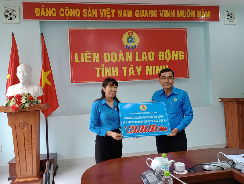 Tính đến ngày 19.9, Công đoàn Khu kinh tế Tây Ninh đã tiếp nhận với tổng số tiền 1.230.066.000 đồng. Ảnh: Phương Dung