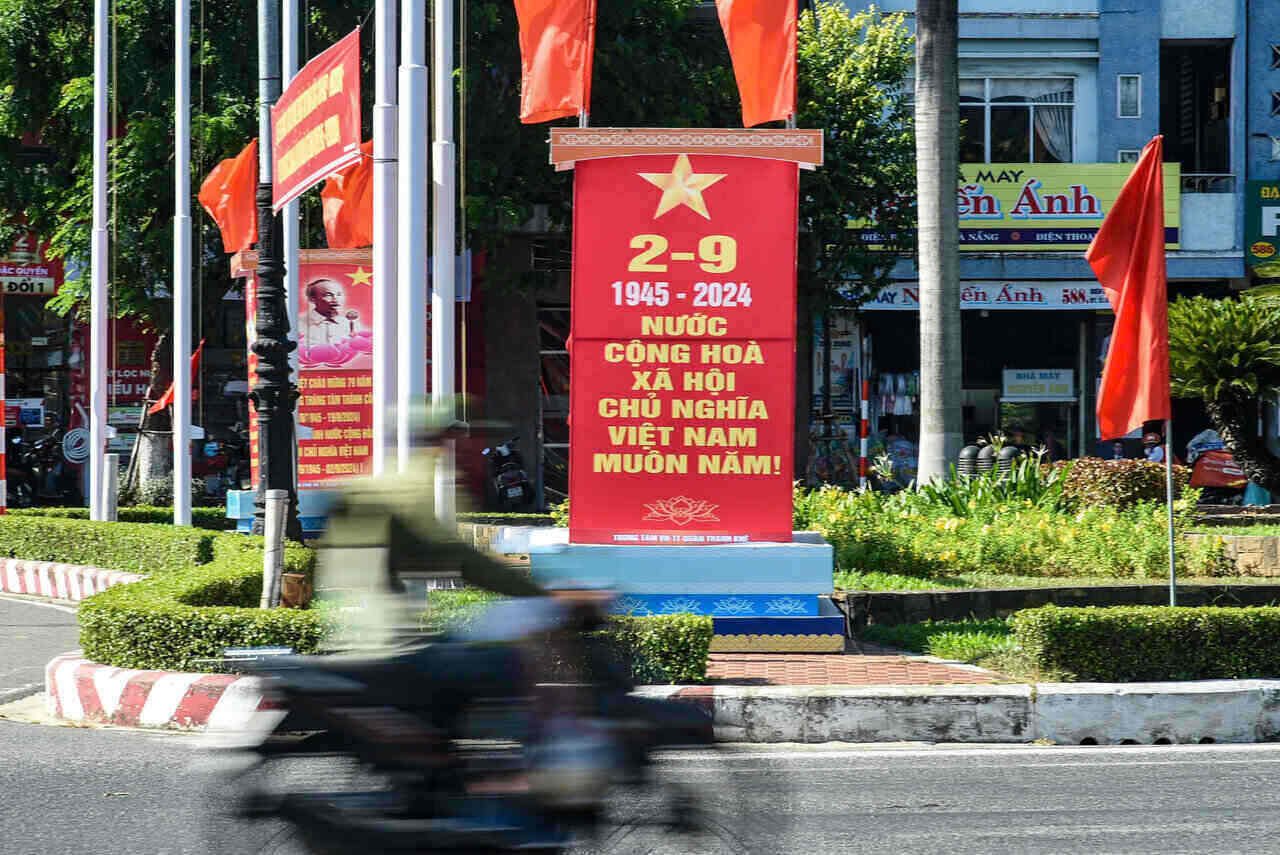 National flags are hung all over the streets, making the atmosphere welcoming National Day more bustling than ever. Photo: Mai Huong