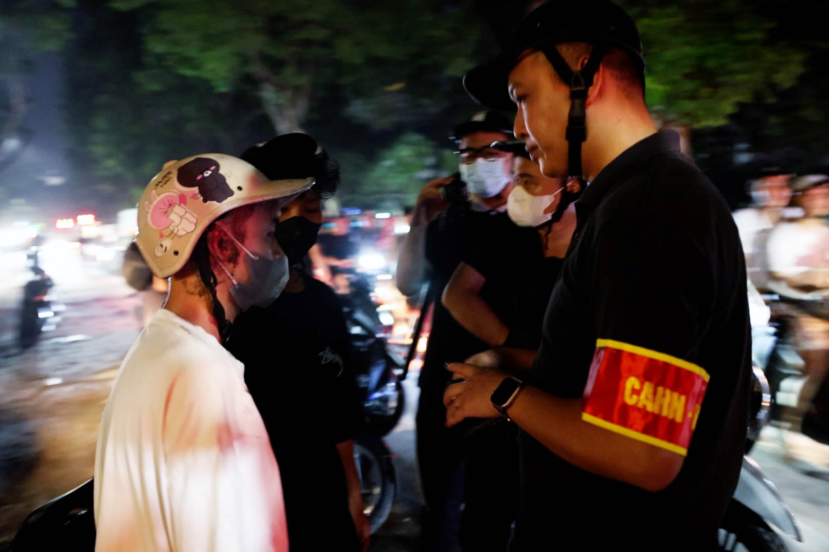 Cảnh sát Hà Nội có mặt khắp ngả đường ngăn chặn "quái xế"