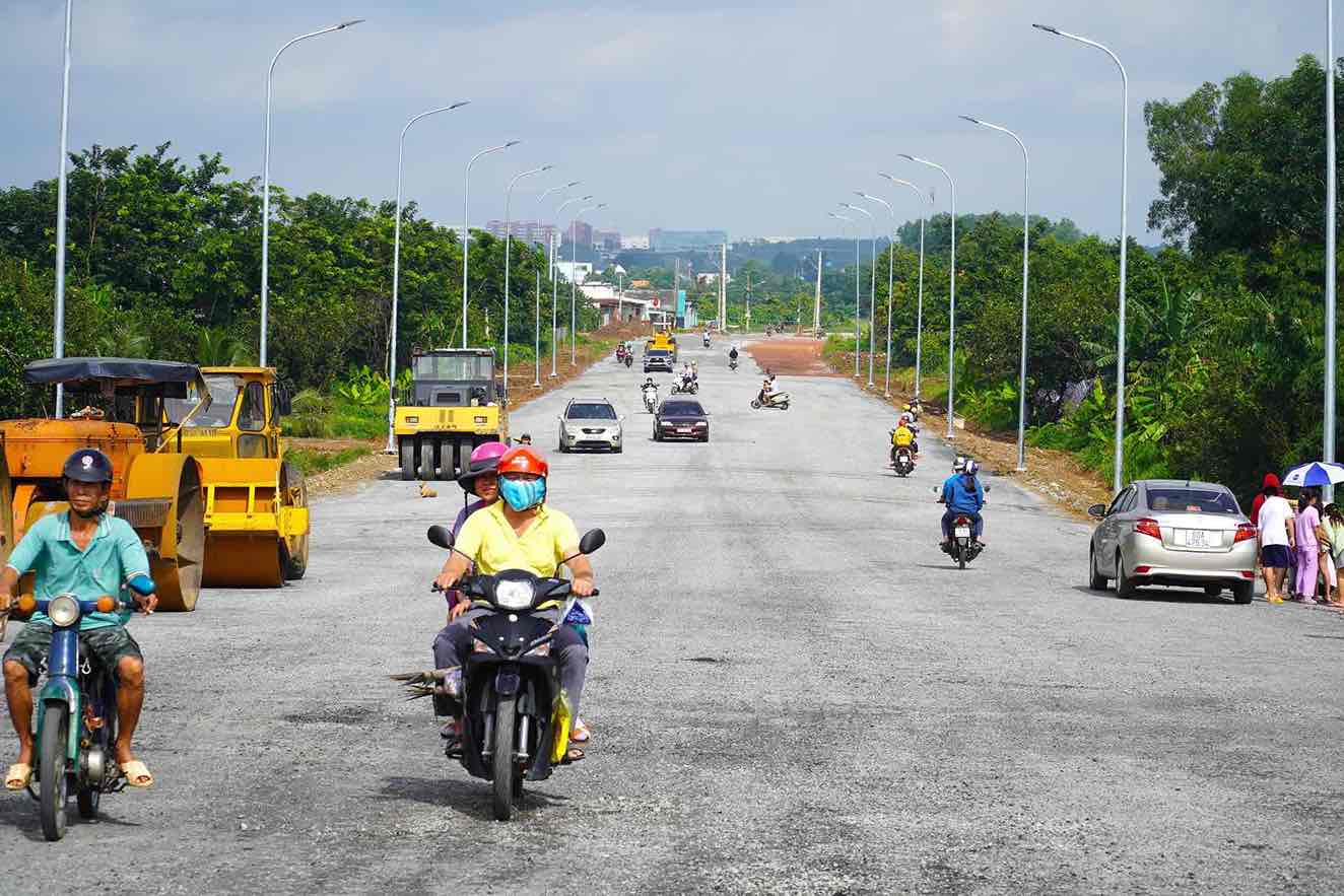 Phần đường dẫn vào cầu Bạch Đằng 2 bên phía TP Tân Uyên tỉnh Bình Dương. Ảnh: HAC